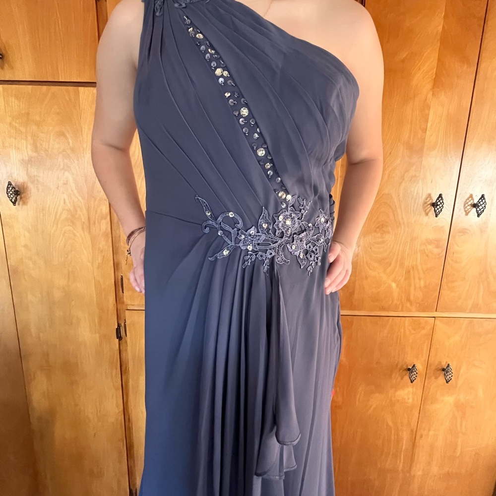 Elegant One-Shoulder Grey Dress